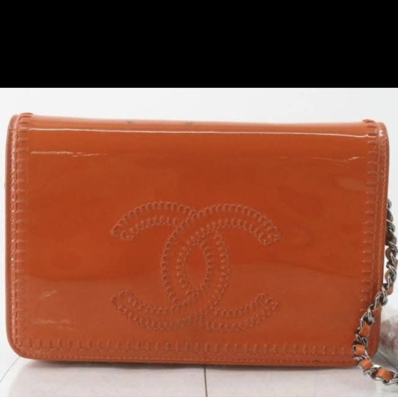 Authentic Chanel Matelasse Patent Leather Crossbody Bag..RARE - Picture 1 of 16